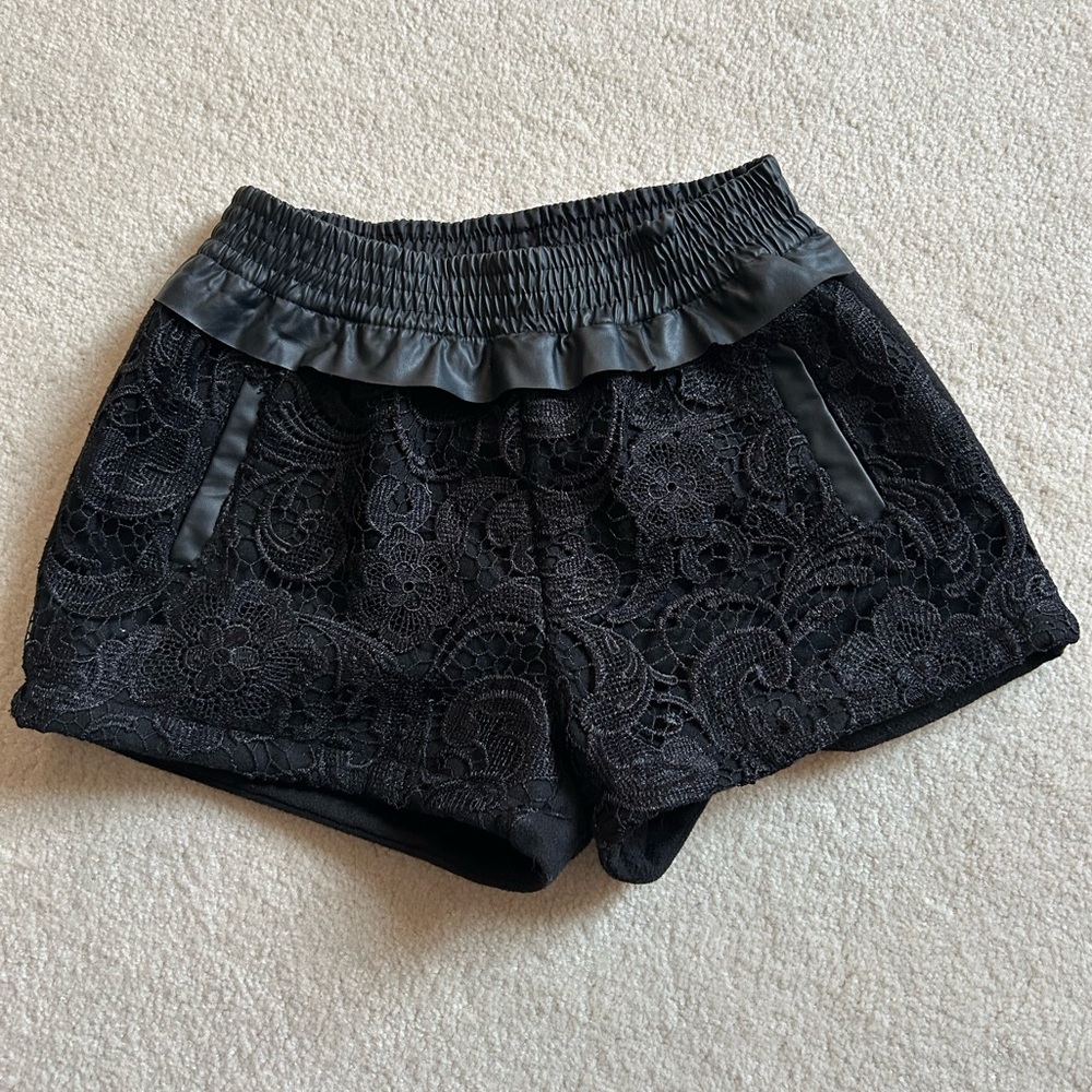 Women’s lace short